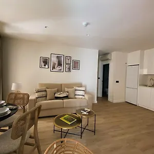 Oasis Backpackers' Apartment